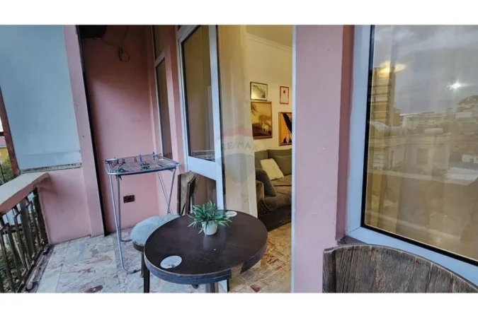 Tirane, jepet me qera apartament 1+1 Kati 5, 60 m² 600 € (Qender Kafe Flora)