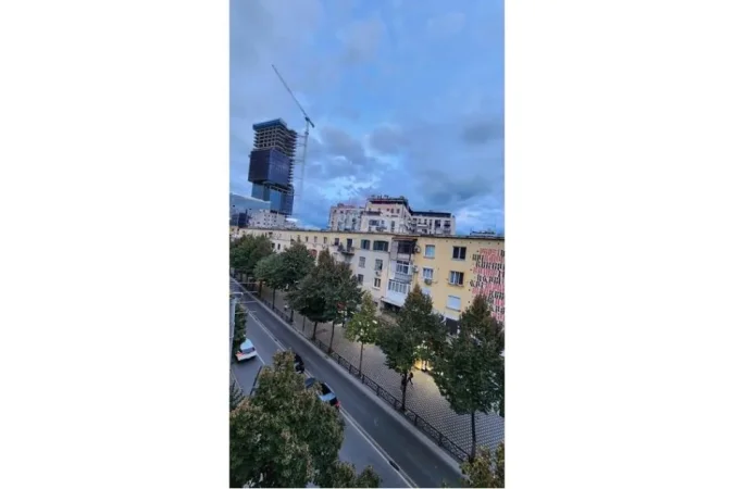 Tirane, jepet me qera apartament 1+1 Kati 5, 60 m² 600 € (Qender Kafe Flora)