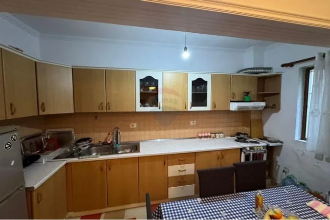 Tirane, shitet apartament duplex 2+1+Aneks+Ballkon , 118 m² 140.000 € (Kombinat)