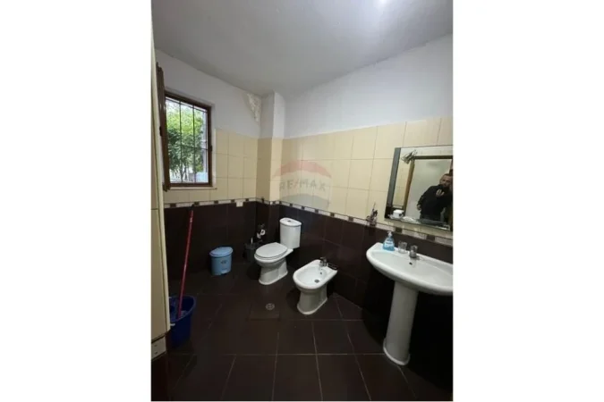 Tirane, shitet apartament duplex 2+1+Aneks+Ballkon , 118 m² 140.000 € (Kombinat)