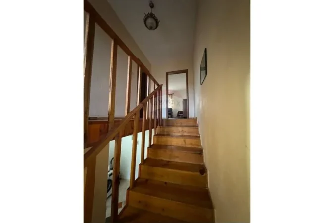 Tirane, shitet apartament duplex 2+1+Aneks+Ballkon , 118 m² 140.000 € (Kombinat)