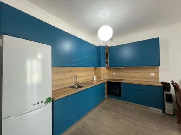 Tirane, jepet me qera apartament 1+1 Kati 7, 70 m² 700 € (Parku Olimpik)