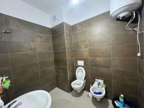 Tirane, jepet me qera apartament 1+1 Kati 7, 70 m² 700 € (Parku Olimpik)