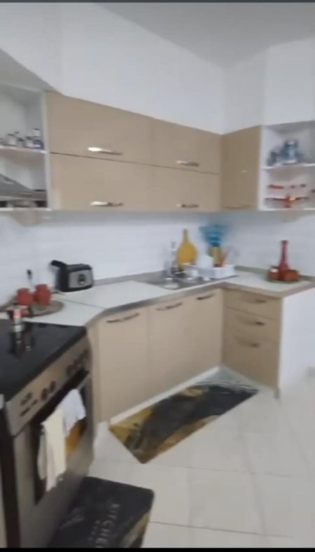 Tirane, jepet me qera apartament 2+1 Kati 3, 112 m² (YZBERISHT)
