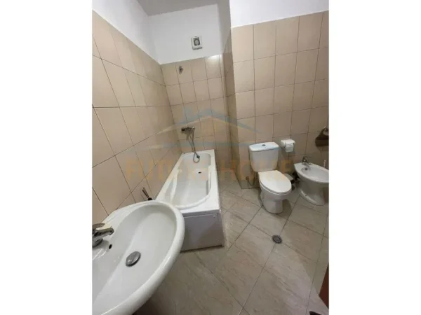Tirane, shitet apartament 1+1 Kati 1, 72 m² 88.000 € (Rruga Muhamed Deliu)