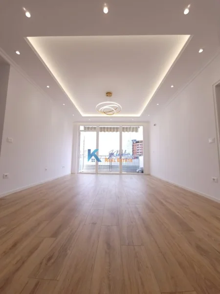Tirane, shes apartament 2+1+Ballkon Kati 7, 95 m² 210.000 € (Zogu i Zi)