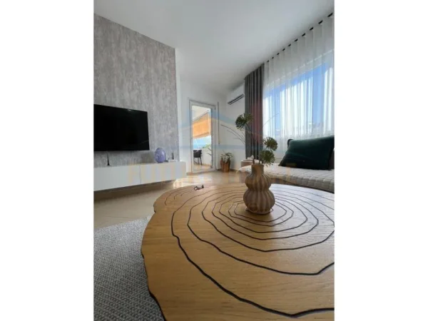 Tirane, shitet apartament 2+1 Kati 5, 118 m² 160.000 € (Unaza e Re)