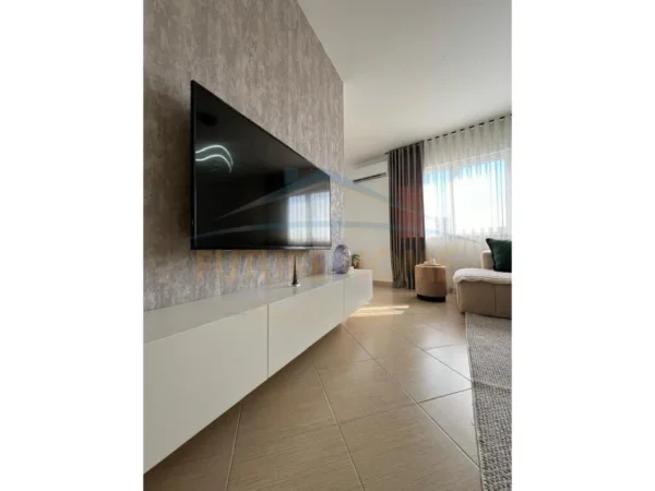 Tirane, shitet apartament 2+1 Kati 5, 118 m² 160.000 € (Unaza e Re)