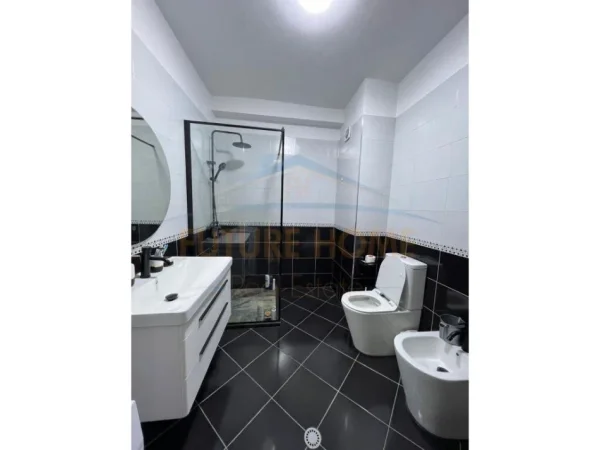 Tirane, shitet apartament 2+1 Kati 5, 118 m² 160.000 € (Unaza e Re)