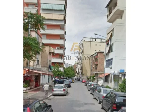 Tirane, shitet dyqan Kati 0, 50 m² 140.000 € (Sheshi Willson, Posta nr. 8)