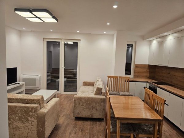 Tirane, jepet me qera apartament 2+1+Aneks+Ballkon Kati 7, 110 m² 800 € (Fusha Aviacionit)