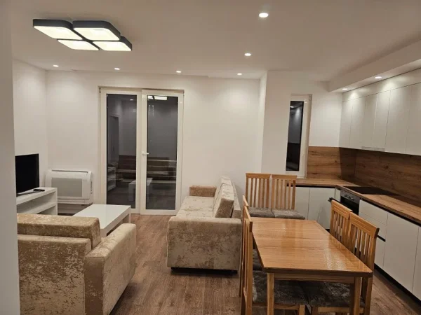 Tirane, jepet me qera apartament 2+1+Aneks+Ballkon Kati 7, 110 m² 800 € (Fusha Aviacionit)
