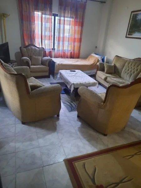 Tirane, jepet me qera apartament 1+1+Ballkon Kati 9, 78 m² 500 € (RRUGA E KAVAJES)