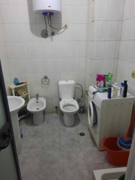 Tirane, jepet me qera apartament 1+1+Ballkon Kati 9, 78 m² 500 € (RRUGA E KAVAJES)
