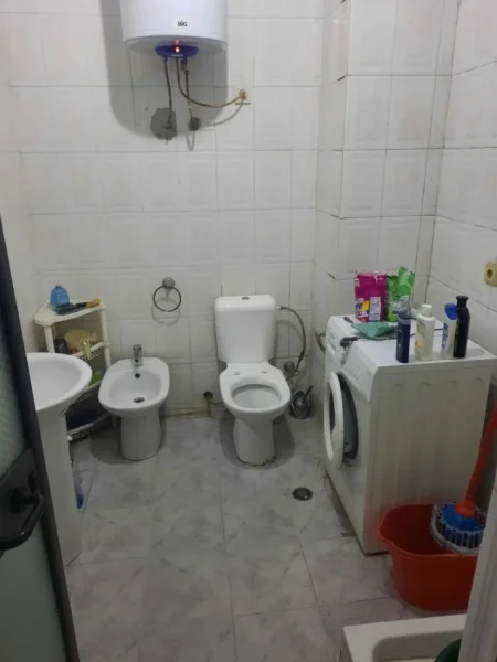 Tirane, jepet me qera apartament 1+1+Ballkon Kati 9, 78 m² 500 € (RRUGA E KAVAJES)