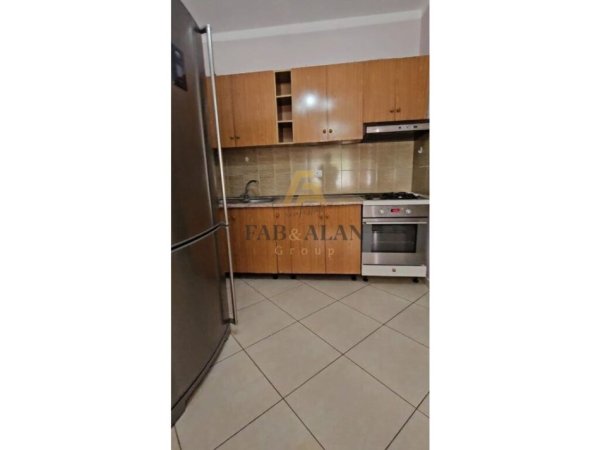 Tirane, jepet me qera apartament 1+1 Kati 4, 380 € (Yzberisht, Besim Alla)