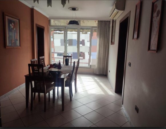 Tirane, jepet me qera apartament 2+1 Kati 5, 100 m² 750 € (delijorgji)