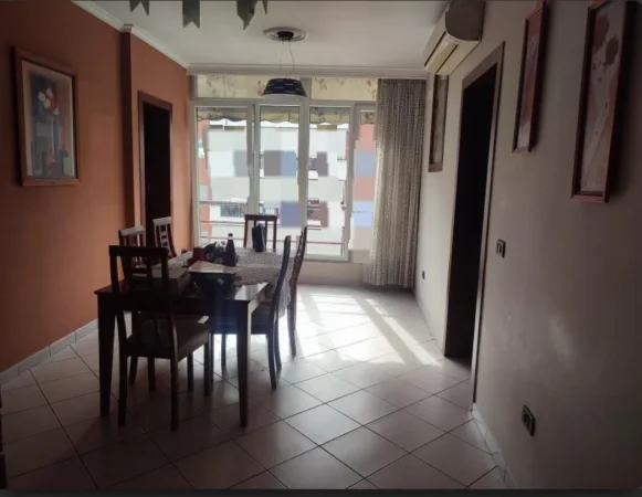 Tirane, jepet me qera apartament 2+1 Kati 5, 100 m² 750 € (delijorgji)