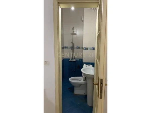 Tirane, jepet me qera apartament Kati 5, 100 m² 600 € (rruga e elbasanit)