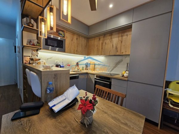 Tirane, shitet apartament 2+1+Ballkon Kati 7, 108 m² 200.000 € (Siri Kodra)