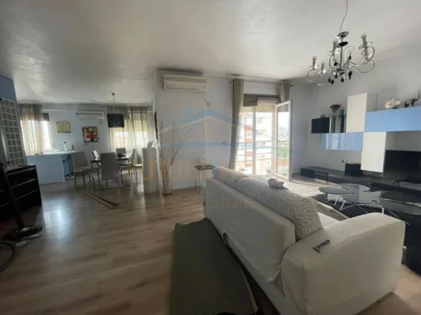 Tirane, jepet me qera apartament 2+1+POST PARKING Kati 4, 155 m² 800 € (Rruga Barrikadave)