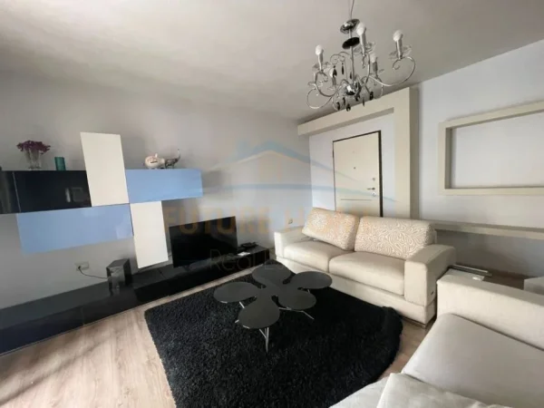 Tirane, jepet me qera apartament 2+1+POST PARKING Kati 4, 155 m² 800 € (Rruga Barrikadave)