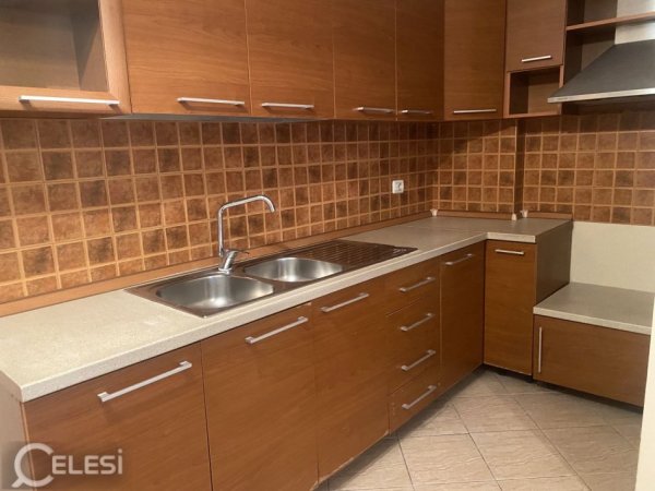 Tirane, jepet me qera apartament 2+1+Ballkon Kati 4, 89 m² 380 € (KONGRESI I MANASTIRIT)