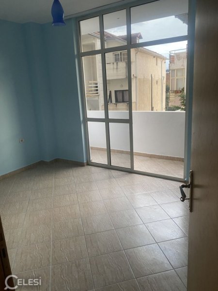Tirane, jepet me qera apartament 2+1+Ballkon Kati 4, 89 m² 380 € (KONGRESI I MANASTIRIT)