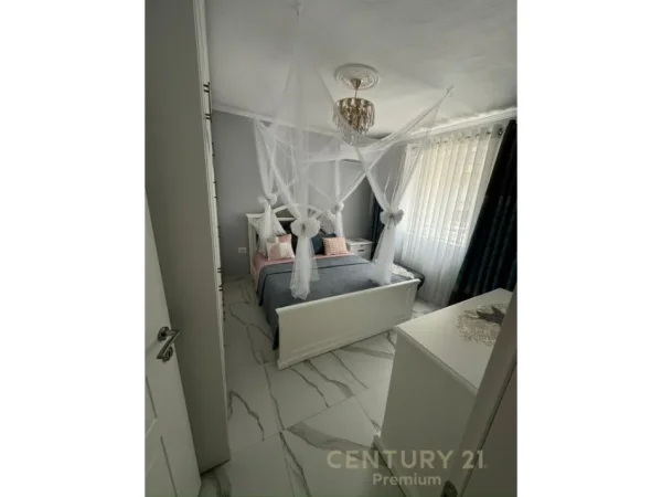 Tirane, jepet me qera apartament 1+1+Ballkon Kati 2, 60 m² 500 € 