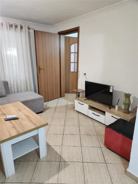 Tirane, jepet me qera shtepi 2+1+Ballkon Kati 1, 170 m² 450 € (Ali demi , prane shkolles kushtrimi i lirise)