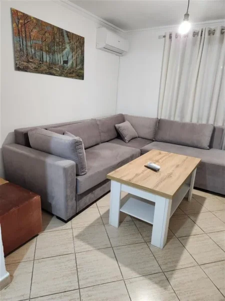 Tirane, jepet me qera shtepi 2+1+Ballkon Kati 1, 170 m² 450 € (Ali demi , prane shkolles kushtrimi i lirise)