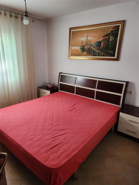 Tirane, jepet me qera shtepi 2+1+Ballkon Kati 1, 170 m² 450 € (Ali demi , prane shkolles kushtrimi i lirise)