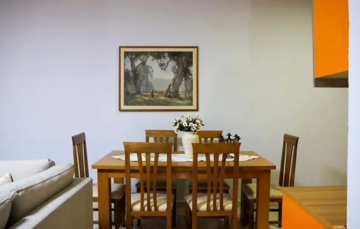Tirane, jepet me qera apartament duplex 2+1+Ballkon Kati 2, 100 m² 550 € (Rruga Ferit xhajko , prane ish restorant durrsi)