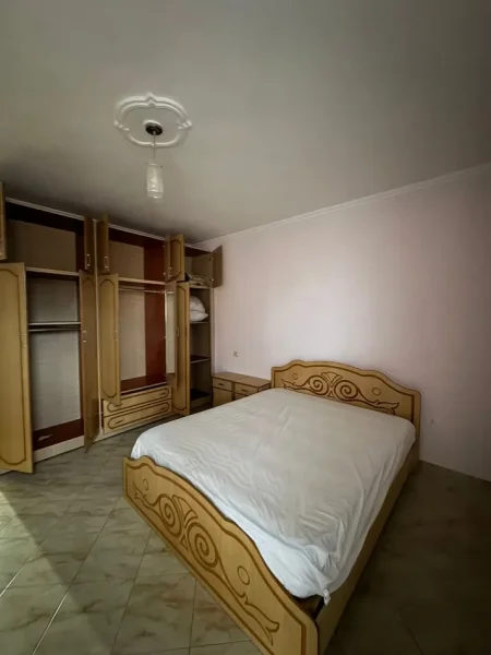 Tirane, jepet me qera apartament 2+1+Ballkon Kati 8, 110 m² 450 € (Pallatet cabej , rruga thoma koxhaj , prane hotel kater 7)