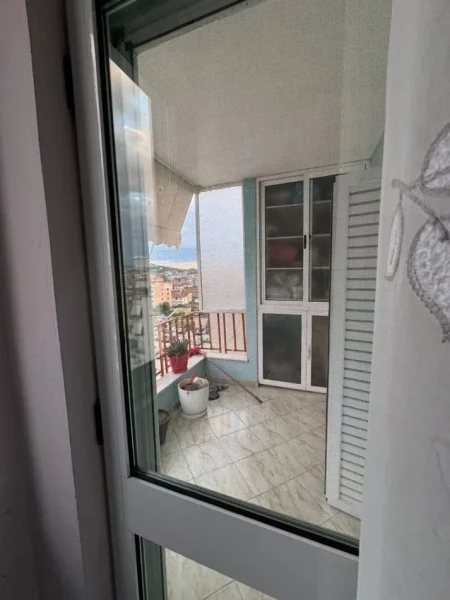 Tirane, jepet me qera apartament 2+1+Ballkon Kati 8, 110 m² 450 € (Pallatet cabej , rruga thoma koxhaj , prane hotel kater 7)