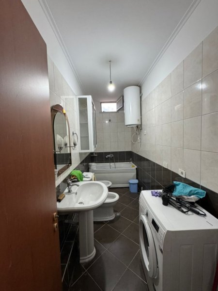 Tirane, jepet me qera apartament 2+1+Ballkon Kati 8, 110 m² 450 € (Pallatet cabej , rruga thoma koxhaj , prane hotel kater 7)