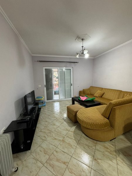 Tirane, jepet me qera apartament 2+1+Ballkon Kati 8, 110 m² 450 € (Pallatet Cabej , rruga Thoma Koxhaj)