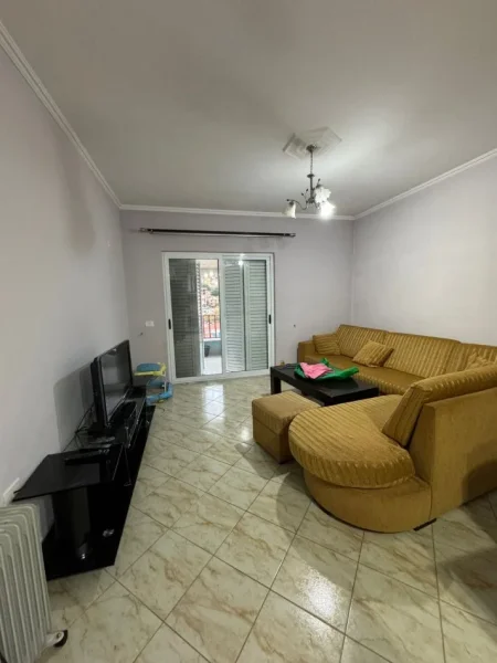 Tirane, jepet me qera apartament 2+1+Ballkon Kati 8, 110 m² 450 € (Pallatet Cabej , rruga Thoma Koxhaj)