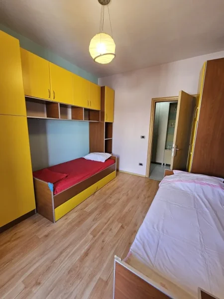 SHITET APARTAMENT 2+1 TEK PAVAROTI ,195.000 € (kopshti zoologjik)
