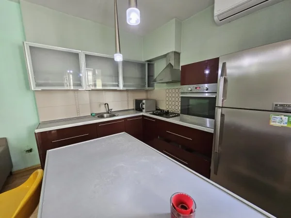 SHITET APARTAMENT 2+1 TEK PAVAROTI ,195.000 € (kopshti zoologjik)