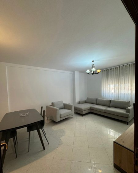 Tirane, jepet me qera apartament 1+1 Kati 5, 70 m² 500 € (rruga elbasanit)