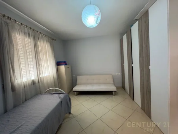 Tirane, jepet me qera apartament 2+1 Kati 3, 100 m² 550 € (Kopshti botanik)
