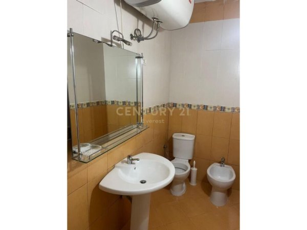 Tirane, jepet me qera apartament 2+1 Kati 5, 105 m² 600 € (rruga e elbasanit)