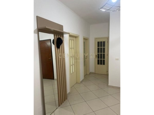 Tirane, jepet me qera apartament 2+1 Kati 5, 105 m² 600 € (rruga e elbasanit)
