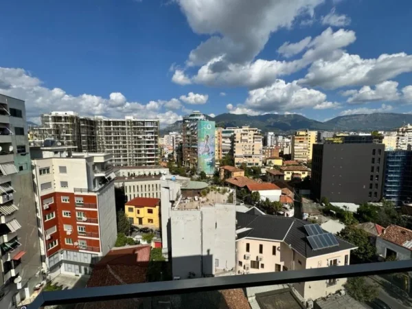 Tirane, jepet me qera ambjent biznesi Kati 9, 136 m² 1.600 € (Rruga e Dibres)