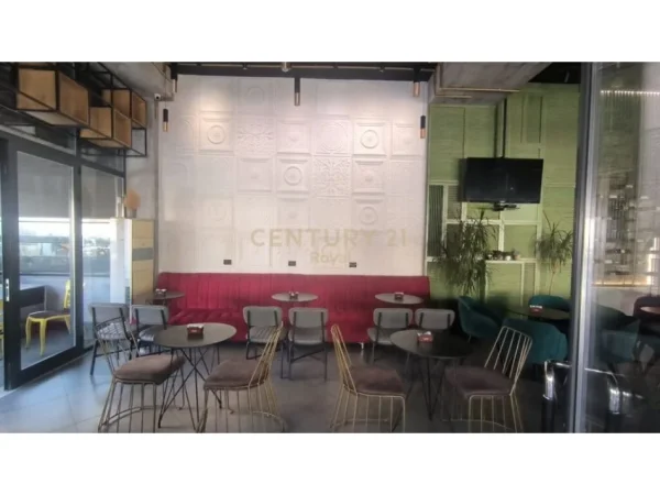 𝐓𝐢𝐫𝐚𝐧𝐞, 𝐬𝐡𝐢𝐭𝐞𝐭 𝐛𝐚𝐫-𝐫𝐞𝐬𝐭𝐨𝐫𝐚𝐧𝐭 𝐊𝐚𝐭𝐢 𝟎, 𝟏𝟓𝟔 𝐦² 𝟓𝟗𝟗.𝟎𝟎𝟎 € (𝐑𝐫𝐮𝐠𝐚 𝐞 𝐃𝐢𝐛𝐫ë𝐬)