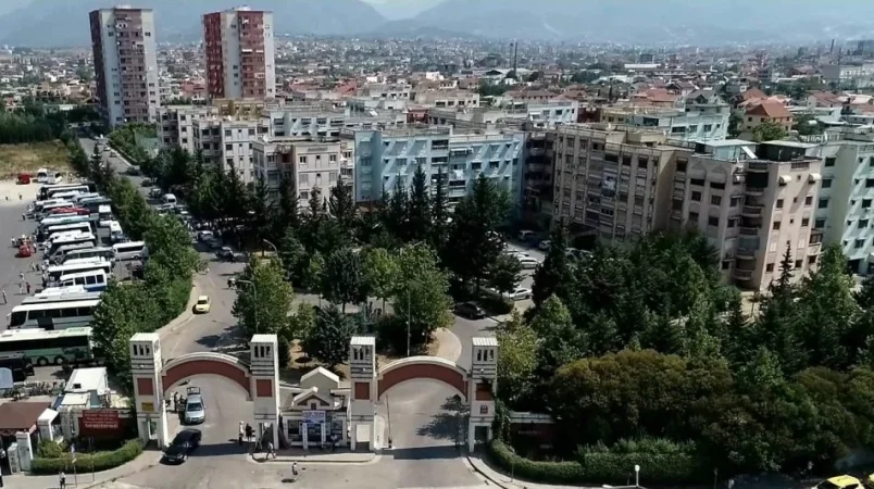 Tirane, jepet me qera apartament 2+1+Aneks+Ballkon Kati 5, 90 m² 400 € (kompleksi malajzian)
