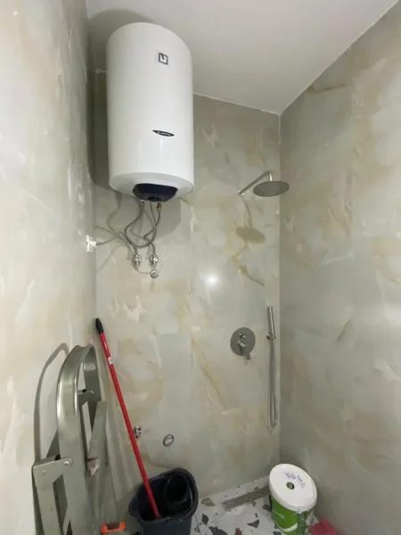 Tirane, jepet me qera ambjent biznesi Kati 0, 29 m² 300€ (Ali Demi)