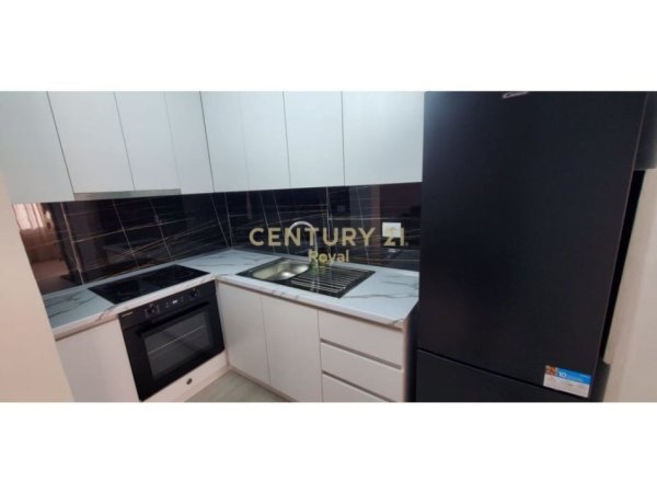 Tirane, jepet me qera apartament 3+1 Kati 3, 85 m² 500 € (shkolla e bashkuar)