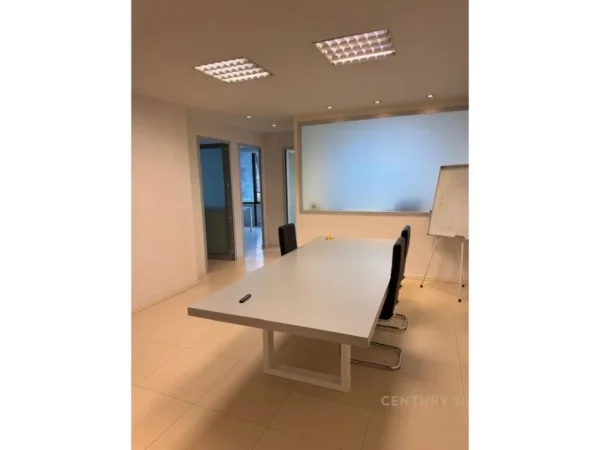 Tirane, shitet apartament 3+1 Kati 2, 91 m² 350.000 € (liceu artistik)
